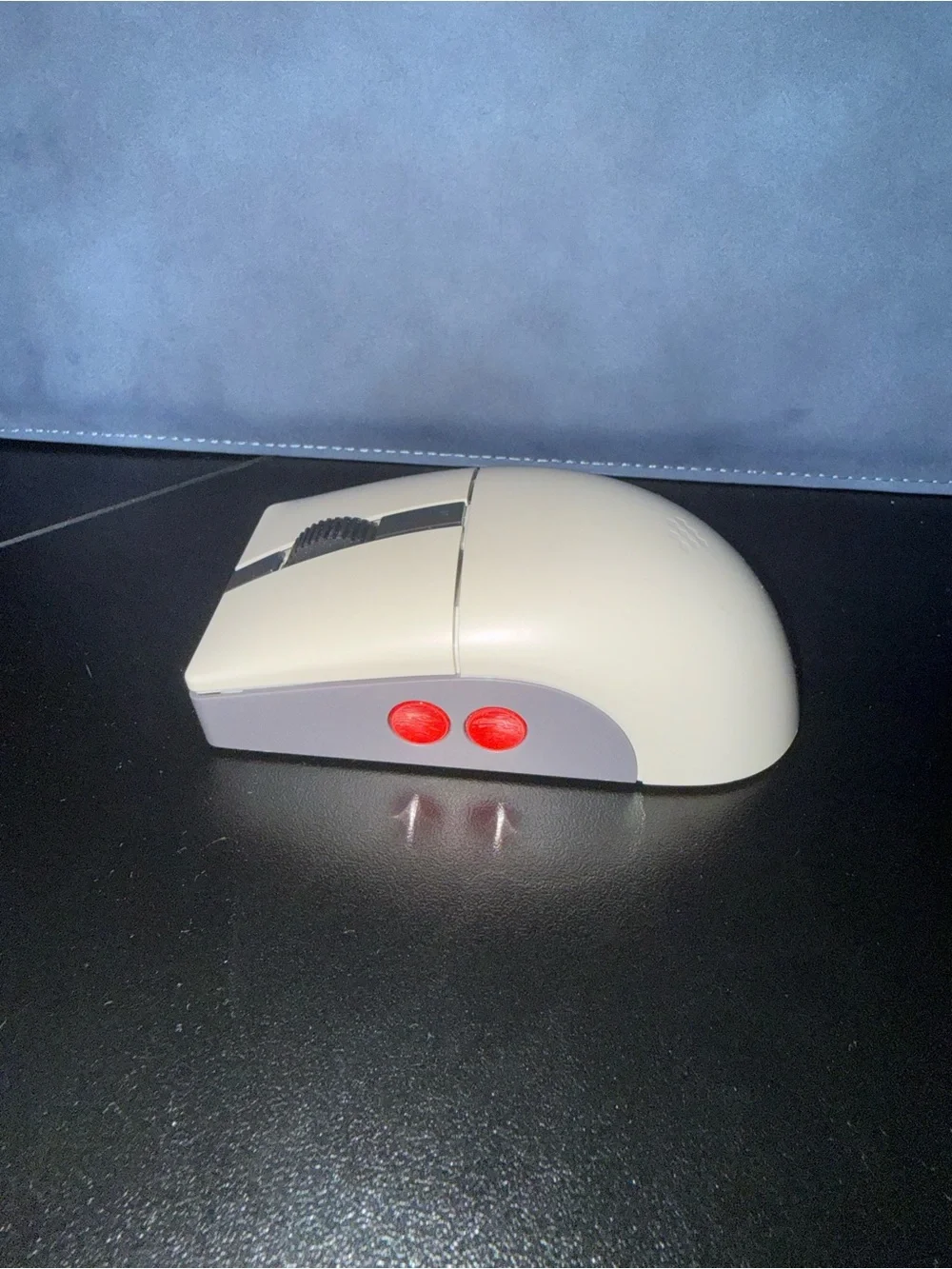 8BitDo Retro R8 Mouse in White with Gray & Red Accents